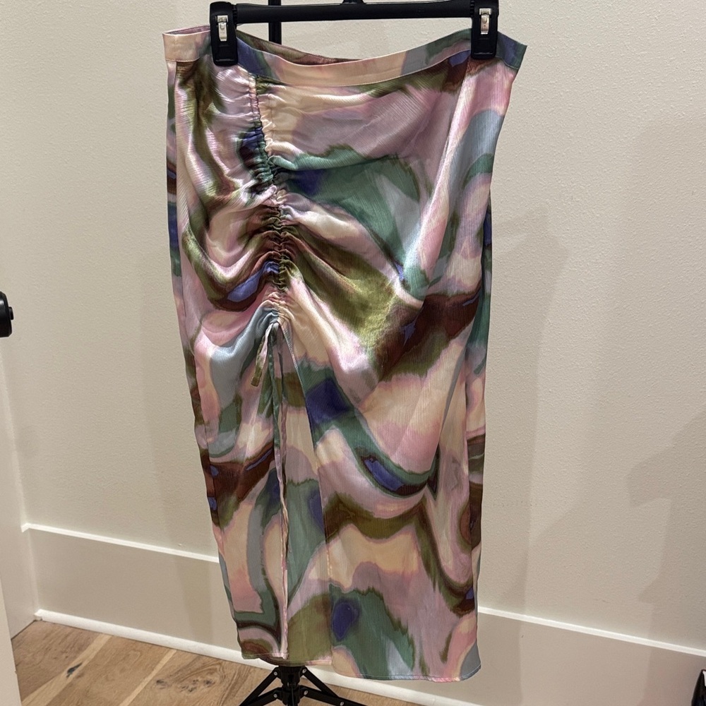 Chic Satin Pencil Skirt in Multicolor